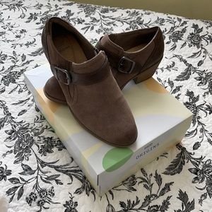 EARTH ORIGINS ANKLE BOOTS